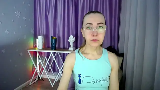 Snapshot of queen_a_n_i chatting on 02.14.25 queen a n i online show from 02.14.25