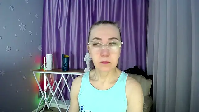 Snapshot of queen_a_n_i chatting on 02.18.25 queen a n i online show from 02.18.25