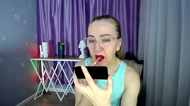 Snapshot of queen_a_n_i chatting on 02.21.25 queen a n i online show from 02.21.25