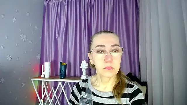 Snapshot of queen_a_n_i chatting on 02.22.25 queen a n i online show from 02.22.25