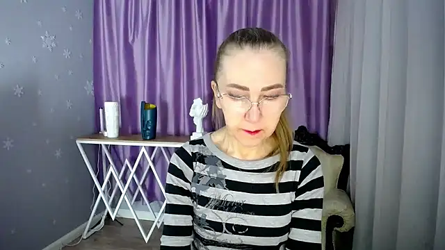 Snapshot of queen_a_n_i chatting on 02.22.25 queen a n i online show from 02.22.25