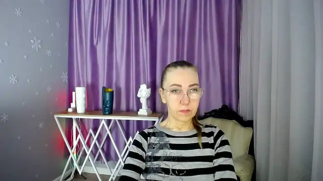 Snapshot of queen_a_n_i chatting on 02.24.25 queen a n i online show from 02.24.25