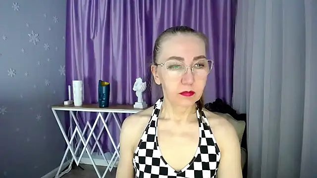 Snapshot of queen_a_n_i chatting on 02.26.25 queen a n i online show from 02.26.25