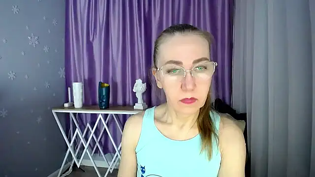 Snapshot of queen_a_n_i chatting on 02.26.25 queen a n i online show from 02.26.25