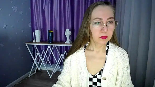 Snapshot of queen_a_n_i chatting on 03.05.25 queen a n i online show from 03.05.25