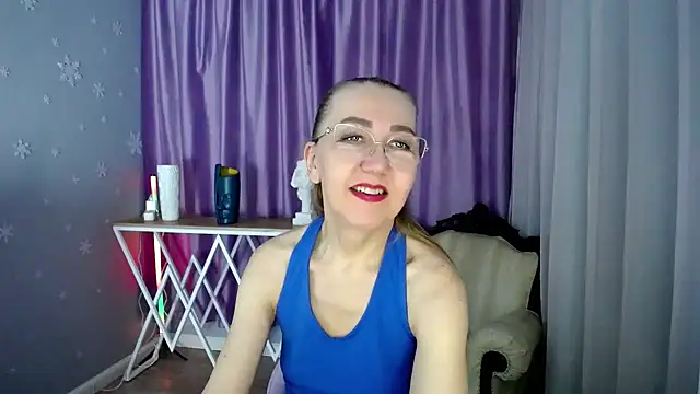 Snapshot of queen_a_n_i chatting on 03.06.25 queen a n i online show from 03.06.25