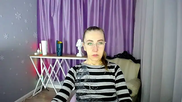 Snapshot of queen_a_n_i chatting on 03.07.25 queen a n i online show from 03.07.25