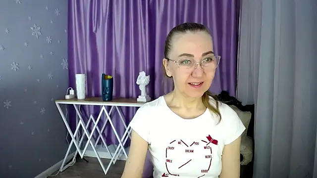 Snapshot of queen_a_n_i chatting on 03.14.25 queen a n i online show from 03.14.25