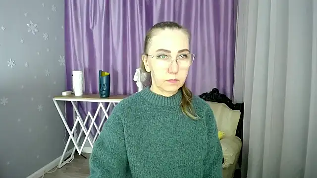 Snapshot of queen_a_n_i chatting on 03.18.25 queen a n i online show from 03.18.25