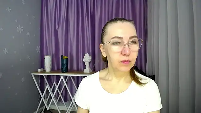 Snapshot of queen_a_n_i chatting on 03.23.25 queen a n i online show from 03.23.25