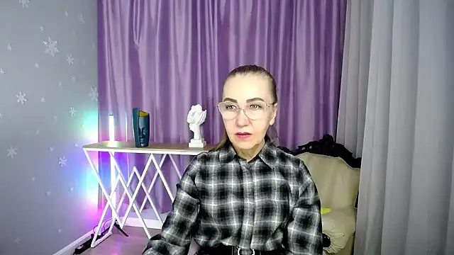 Snapshot of queen_a_n_i chatting on 09.27.25 queen a n i online show from 09.27.25