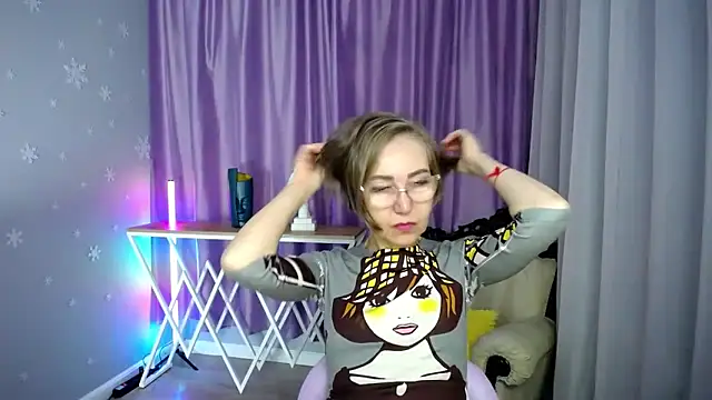 Snapshot of queen_a_n_i chatting on 10.26.25 queen a n i online show from 10.26.25