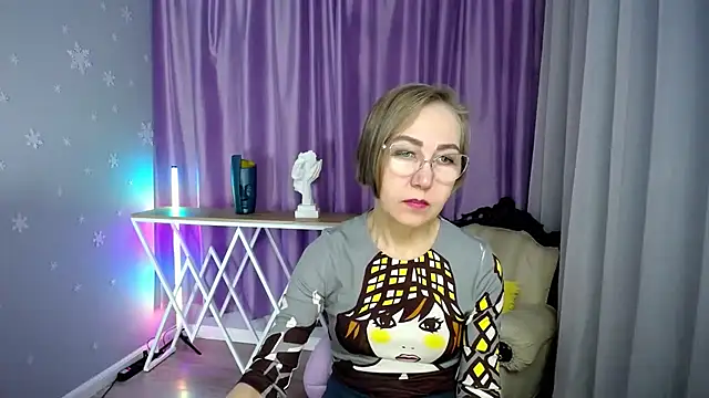 Snapshot of queen_a_n_i chatting on 10.29.25 queen a n i online show from 10.29.25