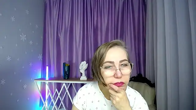 Snapshot of queen_a_n_i chatting on 11.14.25 queen a n i online show from 11.14.25