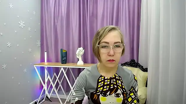 Snapshot of queen_a_n_i chatting on 11.17.25 queen a n i online show from 11.17.25