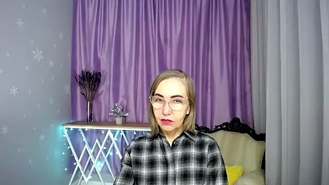 Snapshot of queen_a_n_i chatting on 04.22.26 queen a n i online show from 04.22.26