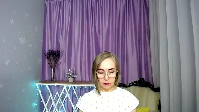 Snapshot of queen_a_n_i chatting on 04.23.26 queen a n i online show from 04.23.26