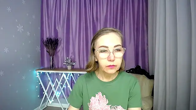 Snapshot of queen_a_n_i chatting on 05.07.26 queen a n i online show from 05.07.26
