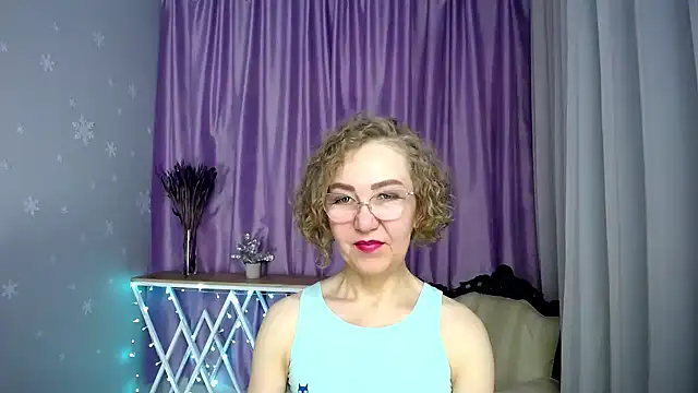 Snapshot of queen_a_n_i chatting on 05.10.26 queen a n i online show from 05.10.26