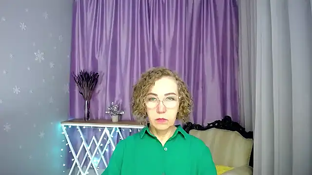 Snapshot of queen_a_n_i chatting on 05.16.26 queen a n i online show from 05.16.26