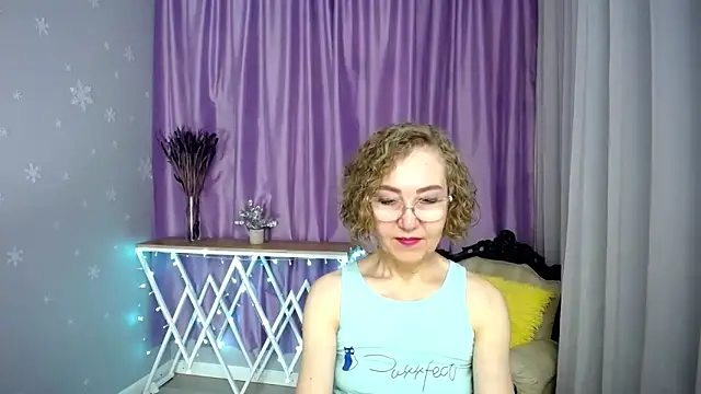 Snapshot of queen_a_n_i chatting on 05.16.26 queen a n i online show from 05.16.26