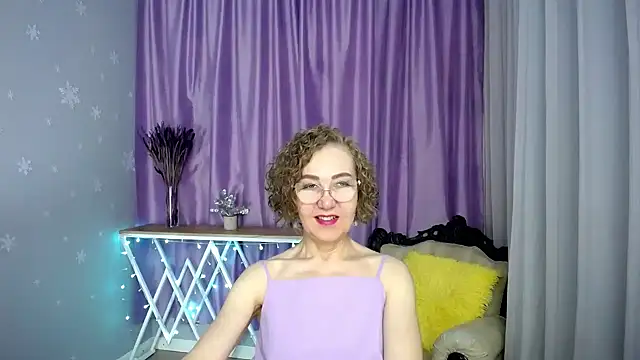 Snapshot of queen_a_n_i chatting on 05.17.26 queen a n i online show from 05.17.26