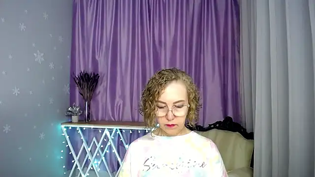 Snapshot of queen_a_n_i chatting on 05.27.26 queen a n i online show from 05.27.26