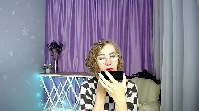 Snapshot of queen_a_n_i chatting on 06.01.26 queen a n i online show from 06.01.26