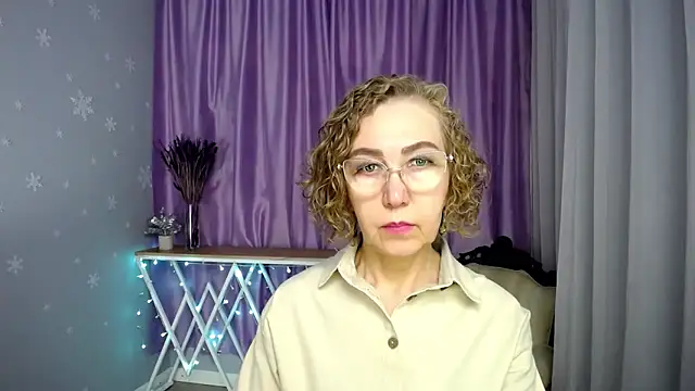Snapshot of queen_a_n_i chatting on 06.04.26 queen a n i online show from 06.04.26
