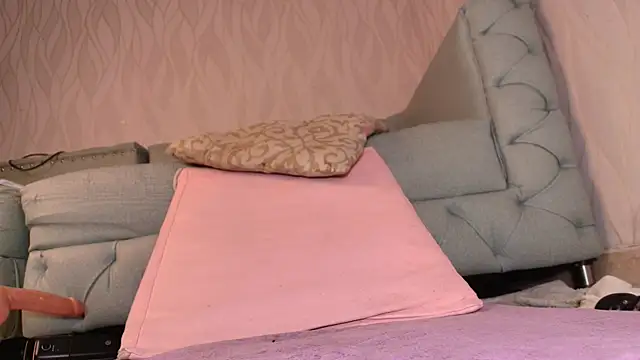 Snapshot of lay_navas chatting on 02.04.25 lay navas online show from 02.04.25