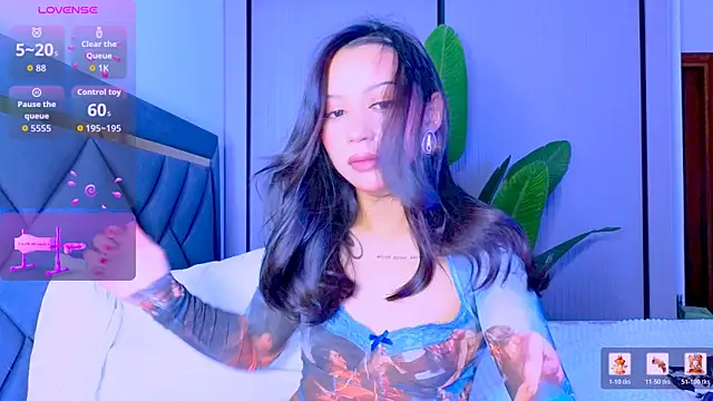 Snapshot of Mia_Tin chatting on 06.18.26 Mia Tin online show from 06.18.26