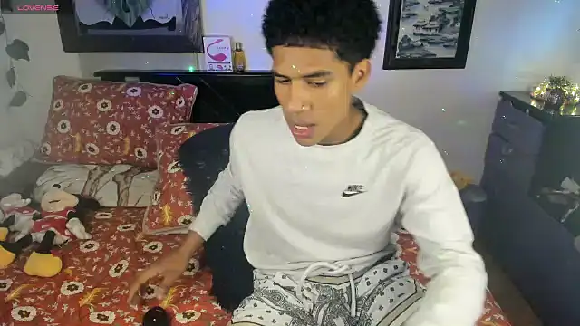 Snapshot of kimgodoy chatting on 11.16.25 kimgodoy online show from 11.16.25