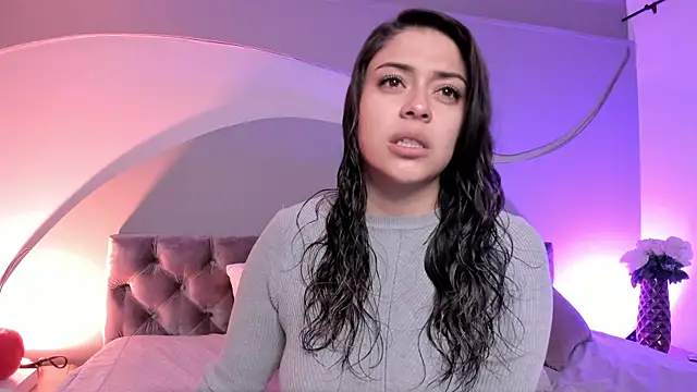 Nicolle W online show from 02.25.25