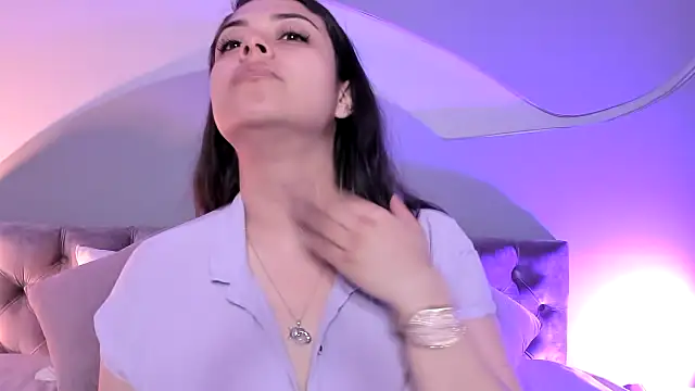 Nicolle W online show from 03.08.25