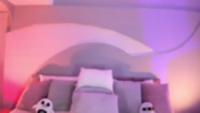 Nicolle W online show from 10.09.25