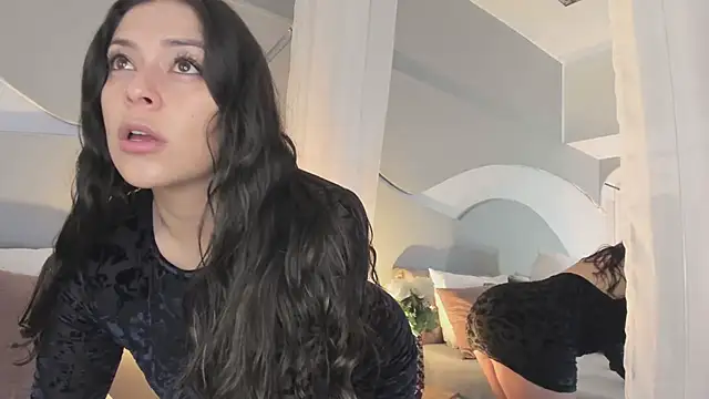 Nicolle W online show from 12.02.25