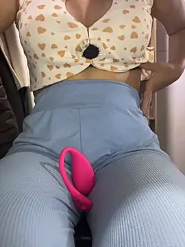 Snapshot of DulceMya6 chatting on 01.04.25 DulceMya6 online show from 01.04.25