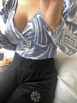 Snapshot of DulceMya6 chatting on 12.01.25 DulceMya6 online show from 12.01.25