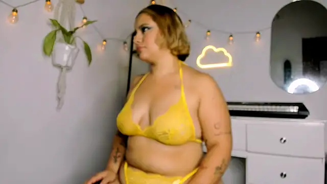 Snapshot of susy_angel chatting on 03.06.25 susy angel online show from 03.06.25