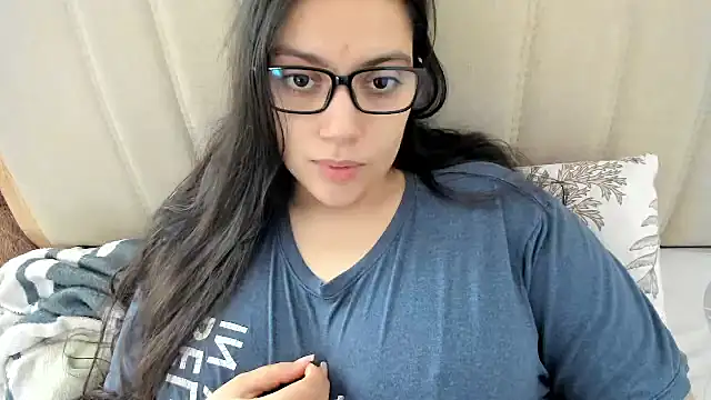 Snapshot of roniewester chatting on 02.20.26 roniewester online show from 02.20.26