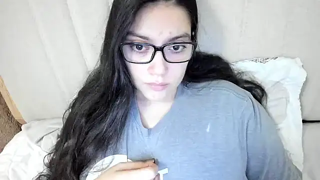 Snapshot of roniewester chatting on 02.28.26 roniewester online show from 02.28.26