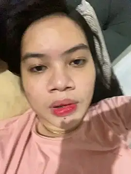 Snapshot of Hebefemme chatting on 02.25.25 Hebefemme online show from 02.25.25