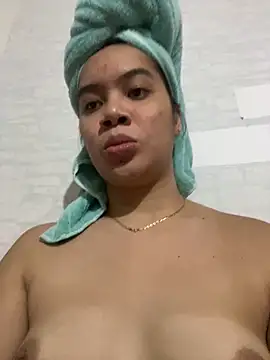 Snapshot of Hebefemme chatting on 03.20.25 Hebefemme online show from 03.20.25