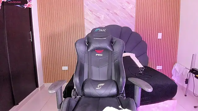 Snapshot of karol_green_ chatting on 02.06.26 karol green online show from 02.06.26