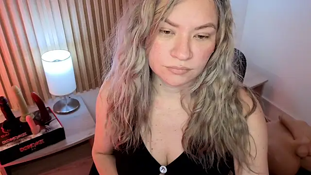 MarianL0ve online show from 11.13.25