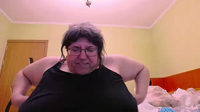 Snapshot of HugeTits chatting on 12.12.24 HugeTits online show from 12.12.24