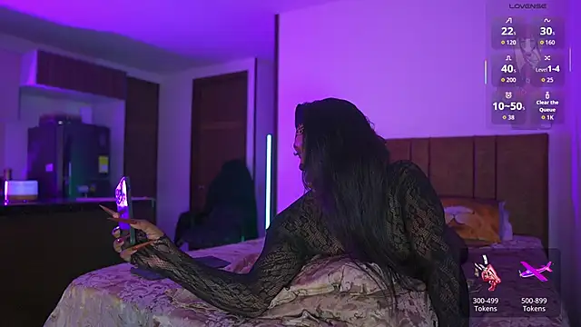 Snapshot of AmberRaus chatting on 10.28.25 AmberRaus online show from 10.28.25