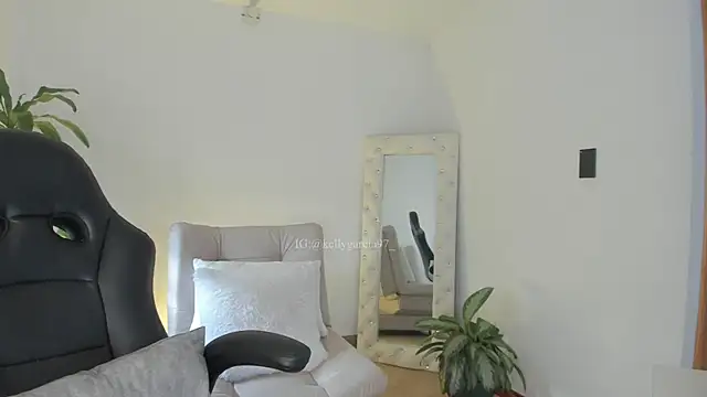 Snapshot of Ally_Snow chatting on 11.03.25 Ally Snow online show from 11.03.25