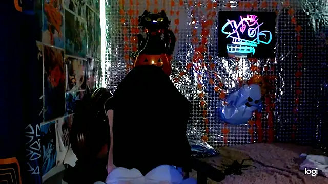 Snapshot of JINX_26 chatting on 10.30.25 JINX 26 online show from 10.30.25