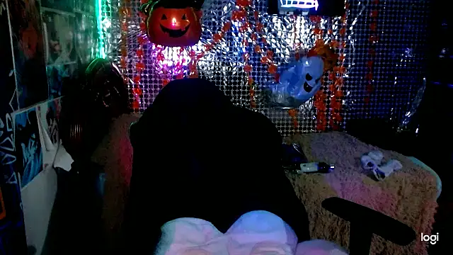 Snapshot of JINX_26 chatting on 10.31.25 JINX 26 online show from 10.31.25